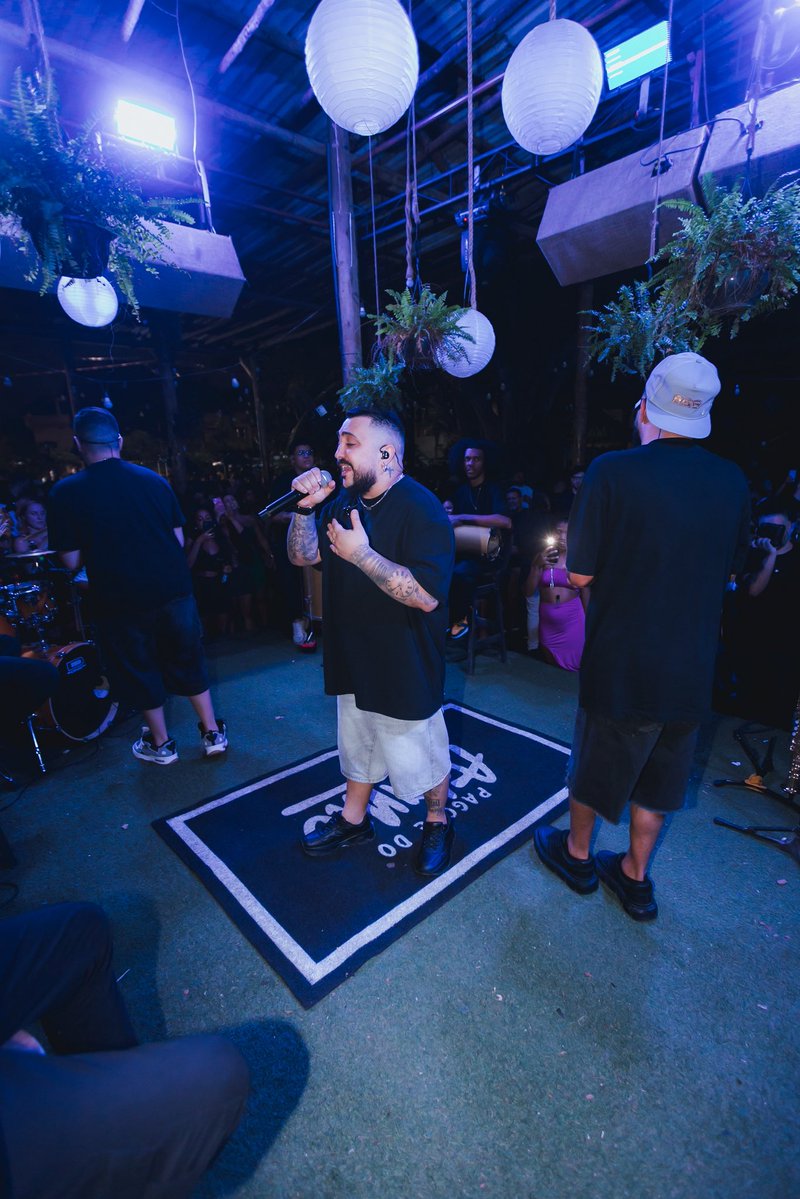 pagodedoadame_'s tweet image. E o nosso sábado como foi? De muito pagode! 3 paradas pra fazer esse som junto com essa galera bonita de Nova Iguaçu, Piratininga e Ilha do Governador! Obrigado demais, família 💙