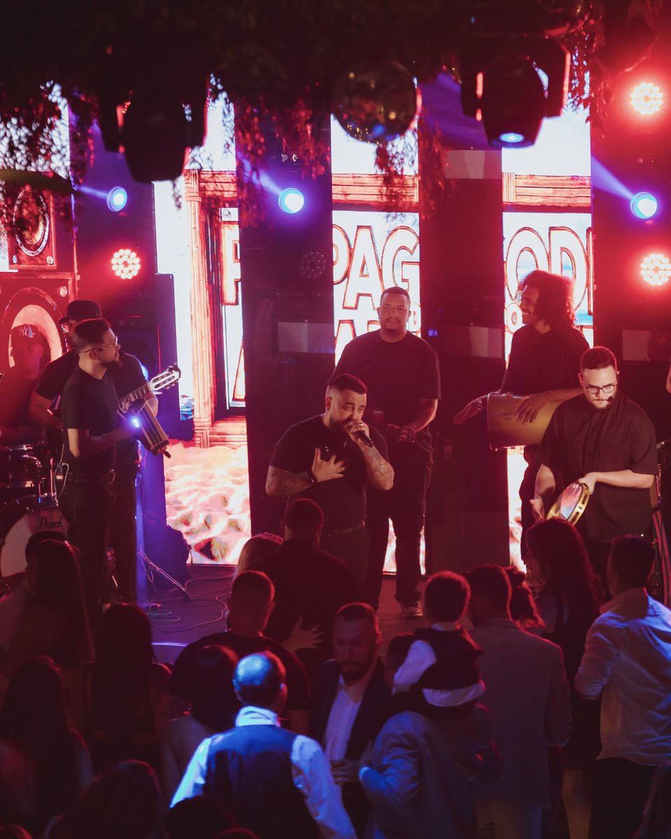 pagodedoadame_'s tweet image. E o nosso sábado como foi? De muito pagode! 3 paradas pra fazer esse som junto com essa galera bonita de Nova Iguaçu, Piratininga e Ilha do Governador! Obrigado demais, família 💙