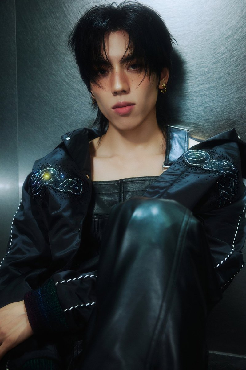 imbcenews's tweet photo. 인피니트 장동우 "내돈내산 컴백, 대출까지 받았어요" [인터뷰M] 
#인피니트 #INFINITE #동우 #DONGWOO #AWAKE 
#SWAY #SWAY_Zzz #컴백 #내돈내산 #iMBC연예 

오랜 공백 끝에 새 솔로 앨범으�� 팬들과 만나게 된 장동우는 "중간에 많은 일둘이 있었다. 우선 오랜 내 둥지였던 울림엔터테인먼트와 아름다운 이별을 가졌고, 이후 두 차례 회사를 옮기기도 했다. 군백기(군대+공백기)도 있었다. 

그러다 보니 자연스레 솔로 컴백이 밀렸다"라는 근황을 전하며 "이번 컴백에 있어 가장 중요한 건 모든 게 ���돈내산(내 돈으로 내가 산다)이라는 점이다. 이번 기회를 통해 엔터테인먼트 사업이 그냥 하는 게 아니라는 걸 느꼈다. 

수많은 대표님들이 존경스럽게 느껴졌다. 왜 투자를 받는지도 알게 됐고, 대표님들이 얼마나 많은 스트레스를 느끼셨을지 실감하게 됐다. 호락호락하지 않다는 걸 다시 한번 느꼈다"라고 진심을 가득 담은 소감을 내비쳐 웃음을 자아냈다.

이번 앨범을 통해 이루고 싶은 목표에 대해선 "물론 멀티플레이어로서 인정을 받는 것도 중요하지만, 우선 이번 앨범을 위해 대출까지 받은 상태라 이걸 다 갚길 바라는 마음이다. 잘 됐으면 좋겠다"라고 진솔한 속내를 덧붙여 모두를 폭소케 했다.

🔗https://t.co/DvOOYBof5W