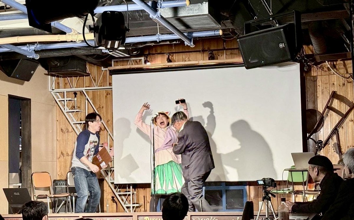 takuman75's tweet photo. 恒例11月怒涛の2日間✨
1日目はエミちゃん祭り
牧野エミさんを偲び想う人が集うお祭り

今までずっと笑ってきたお祭りでしたが
初めて泣いた
お客さんも我々も
ずっと笑ってお祭りしてたけど13年経って
たくさん泣いた
悲しい涙ではない
エミさんと想い合って涙が出た https://t.co/R0Lfx3MIbJ