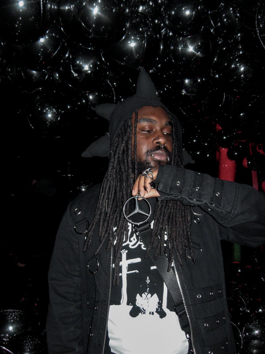 DXRKKNGHT (@trxpgoth) on Twitter photo 