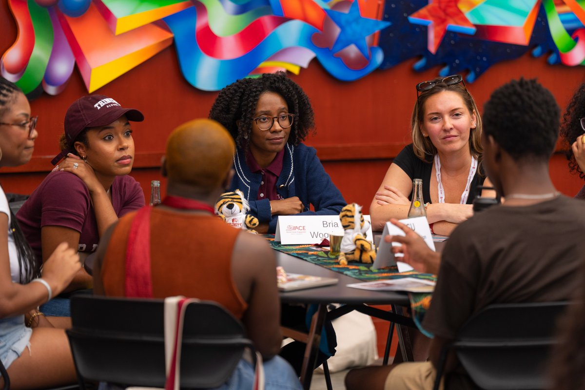 TrinityUAlumni's tweet image. Alumni Career Engagement (ACE), in collaboration with Trinity student organizations and special interest programs, welcomed 14 alumni volunteers to share their career experiences at Talk with a Tiger during #TUAlumniWeekend, allowing them to connect with more than 50 students and…