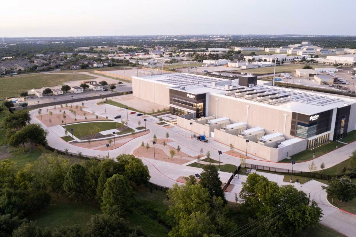 UTAustin's tweet image. UT Austin’s acquisition of 4,000 NVIDIA GPUs and high-performance Dell PowerEdge servers marks another major investment in our research infrastructure, accelerating discovery across the Forty Acres and powering innovations for Texas and the nation.

Read more here ➡️…