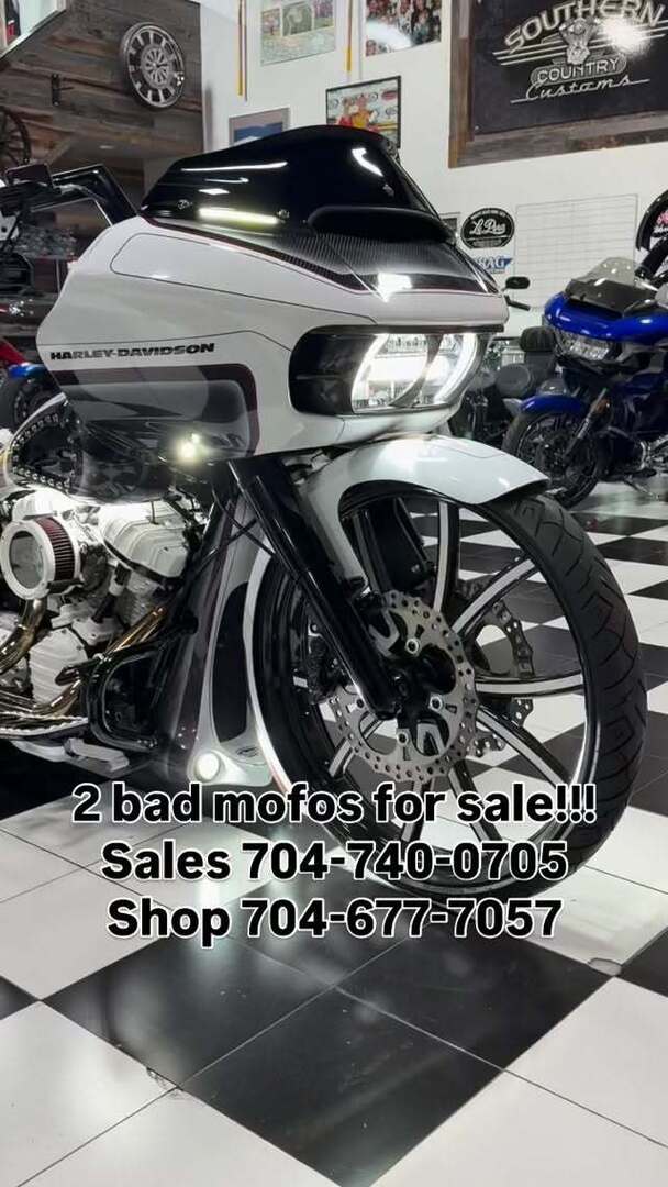 SCCBikes's tweet image. These are some of the baddest bikes around. The road king has 350 miles and the road glide has 1,400 miles. Contact Sales at 704-740-0705 or call the Shop 704-677-7057 #southerncountrycustoms  #onlythebaddest  #oftenimitatedneverduplicated  #fitandfinish