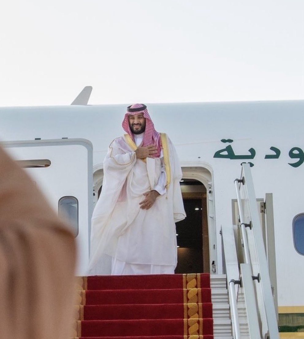 3 دول عربية على طاولة المفاوضات السعودية / الأمريكية 📍:
( التاريخ يقول.. السعوديون ليسوا أنانيين ). 

ففي كل زيارة لقائد سعودي تجده لايفكر بنفسه فقط ولايذهب لمصلحة بلاده فقط بل يجر معه ملفات وازمات جيرانه، بامكانه كغيره.

اليوم سمو ولي العهد سيتباحث مع الجانب الأمريكي ايضًا في