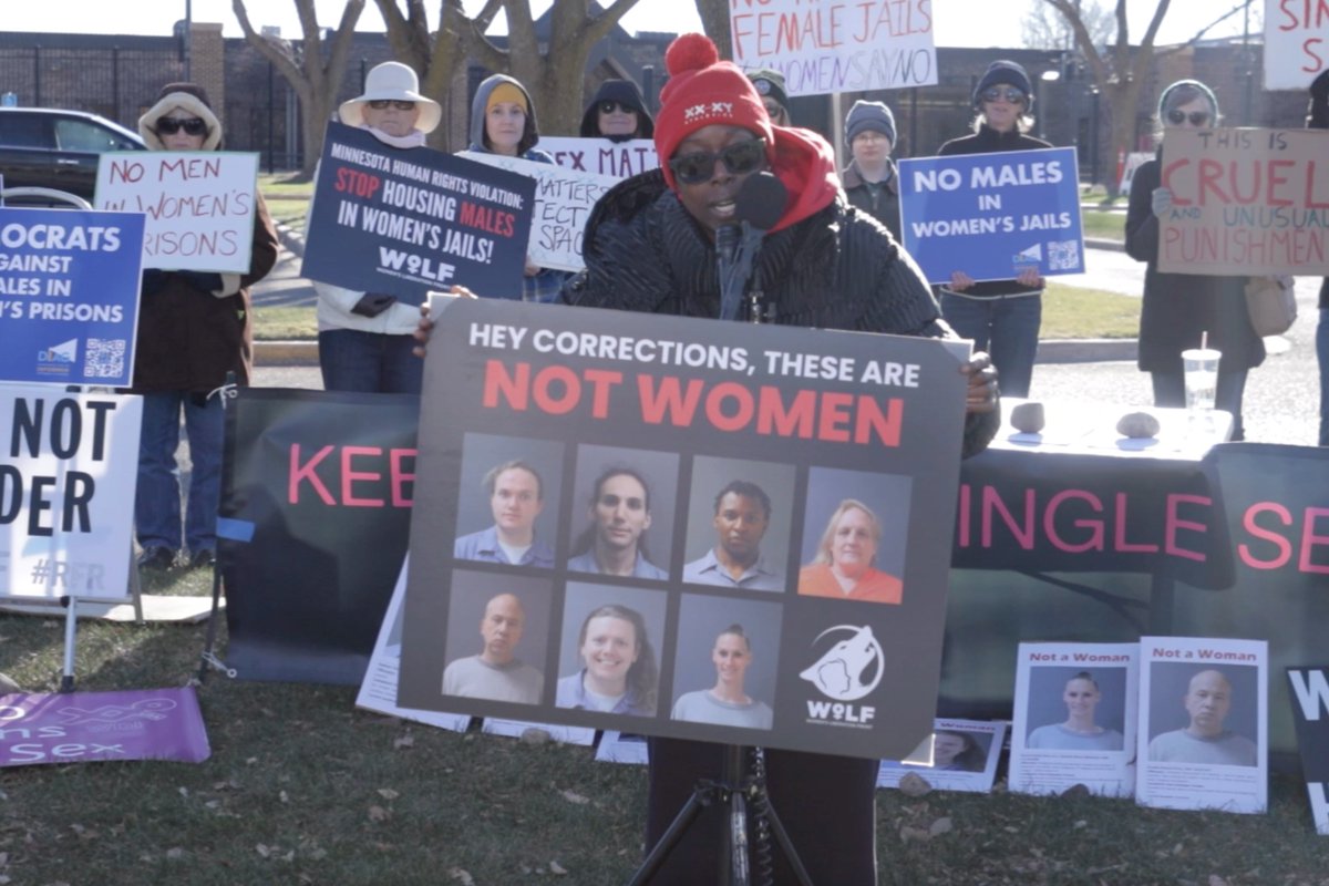 AlphaNews's tweet image. Viral California singer joins protest against Minnesota trans prison policy: ‘Very obvious that this is wrong’

Tish Hyman&apos;s rise as a fierce critic of biological men in women&apos;s private spaces began at an LA gym, where she filmed herself confronting a male who was using the…