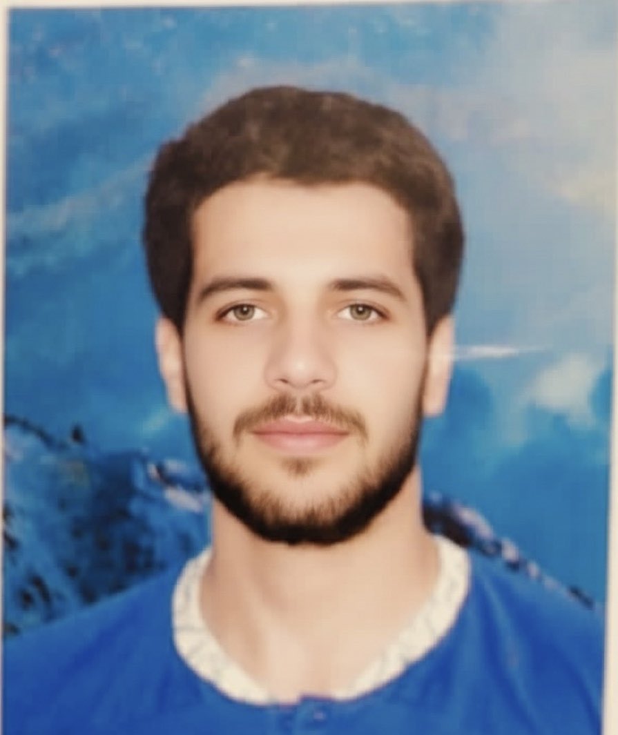 تا دیروز نامی از #محمدمهدی_سلیمانی نبود.
امروز به همت و معرفت شما هزاران هزار دادخواه دارد!

با همت بچه‌های فعال خراسان هم به زودی خبرهای بیشتری از او به دست‌مان می‌رسد که منتشر خواهم کرد.

این پسر حیف است. خیلی حیف!
پایان این قصه را «باید» خوب رقم بزنیم