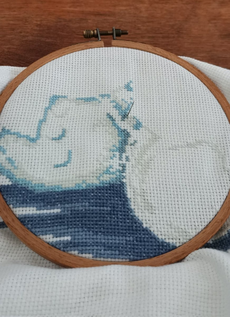 creativitadicla's tweet photo. Punto dopo punto, mi sono goduta la calma del lavoro a mano e la gioia di vedere il disegno prendere forma. È diventato il mio modo speciale per entrare nello spirito natalizio: con ago, fili colorati e tanta voglia di creare! Che emozione vedere i pupazzi nascere dalle mie mani! https://t.co/lUS6LRiiPV