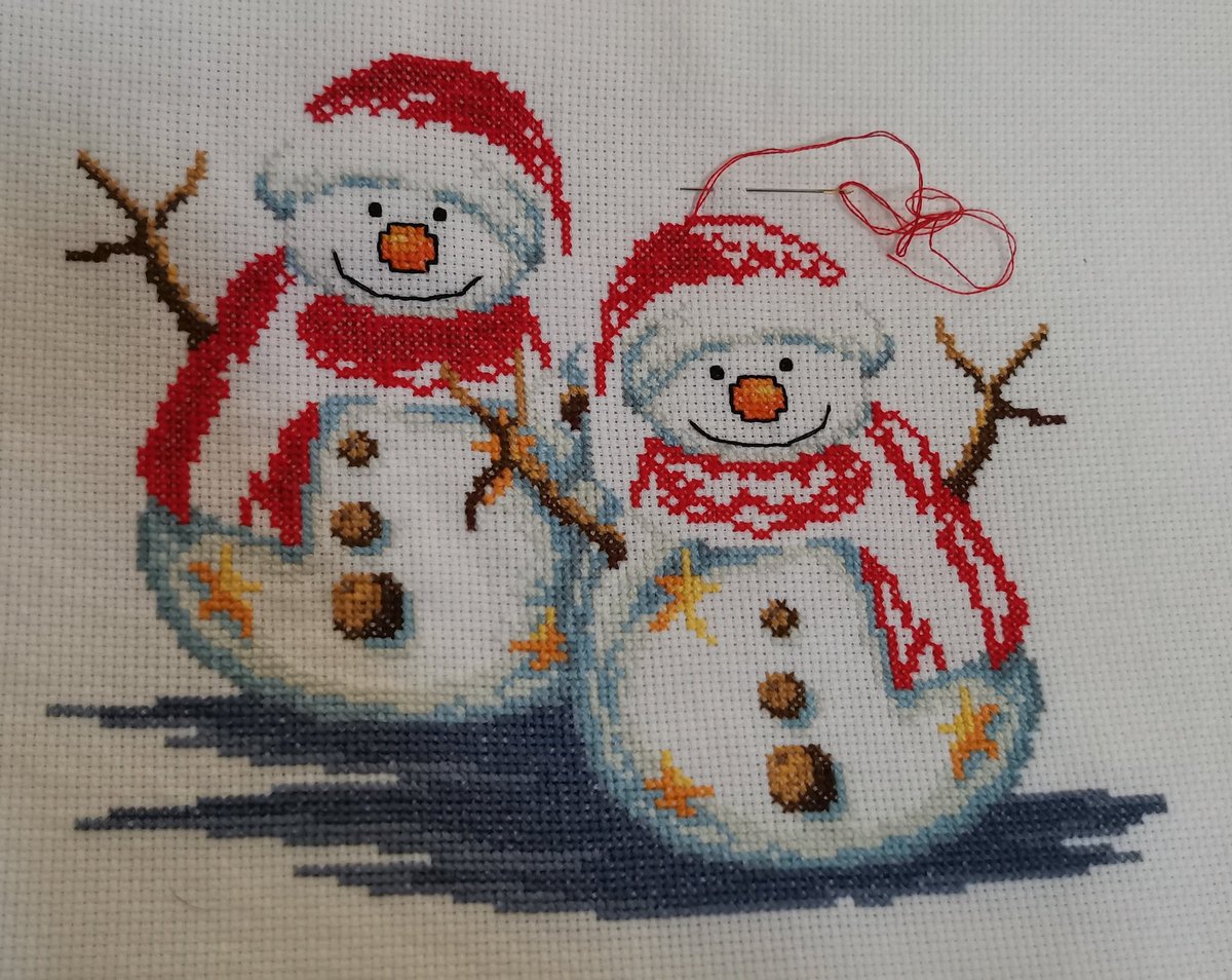 creativitadicla's tweet photo. Punto dopo punto, mi sono goduta la calma del lavoro a mano e la gioia di vedere il disegno prendere forma. È diventato il mio modo speciale per entrare nello spirito natalizio: con ago, fili colorati e tanta voglia di creare! Che emozione vedere i pupazzi nascere dalle mie mani! https://t.co/lUS6LRiiPV
