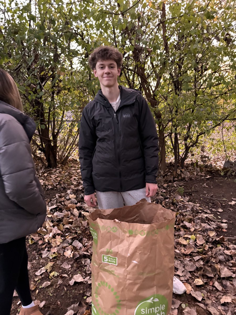 AHSProjectLead's tweet image. We recently helped residents clean up their yards! #serve #care