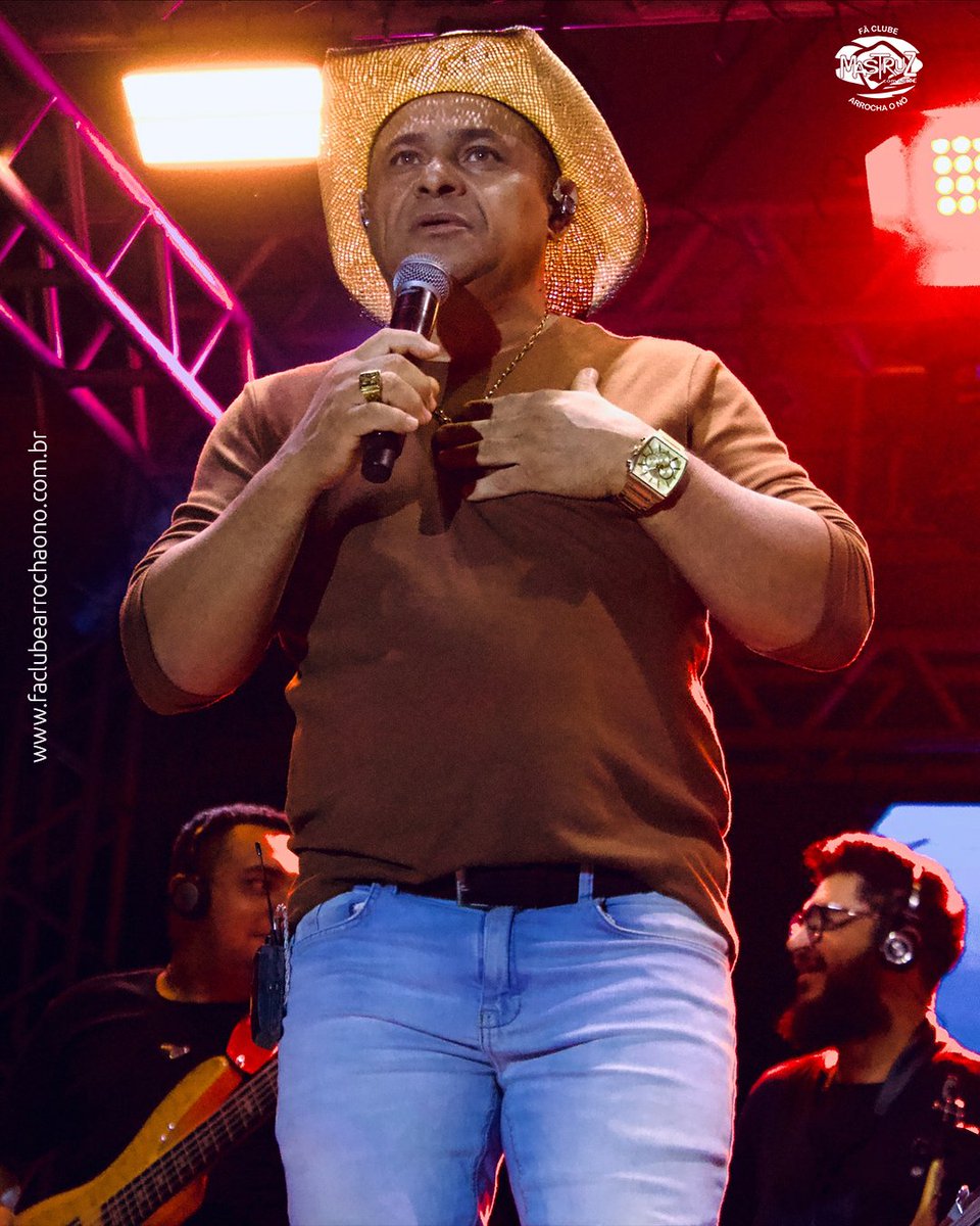 FCarrochaono's tweet image. Olhe para alguém que você admira, assim como o Gilly admira o Nerivaldo🤍
.
.
.
📸 @joaovitordomarketing
.
.
#Forró #MastruzcomLeite #Cantor