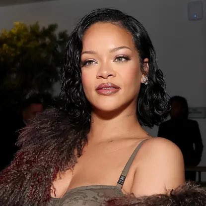 therihprint's tweet photo. David Foster on Rihanna:

“I watched Rihanna come to the Clive Davis pre-Grammy party in a room full of, and I mean full of big time A-listers from Beyonce and Jay-Z and this one and that one and Kendrick Lamar and Jennifer Hudson and Whitney probably was there. And I watched Rihanna make an entrance and completely suck the air out of the room. Are you spiritual, man? Do you think there's something beyond what we're living here that can explain that? I do. Yeah.”