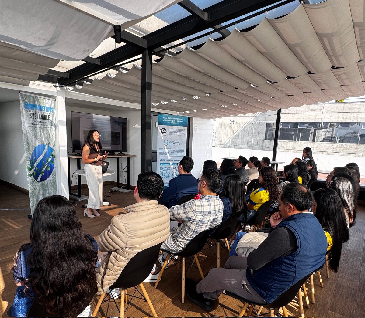 ichthion's tweet image. Compartimos una capacitación en gestión de residuos junto a #SegurosInteroceanica, con más de 60 colaboradores para impulsar prácticas sostenibles.

Nos acompañó Juana Iza, vicepresidenta de @RenarecEcuador, cuyo liderazgo visibiliza la labor de miles de recicladores en el país.