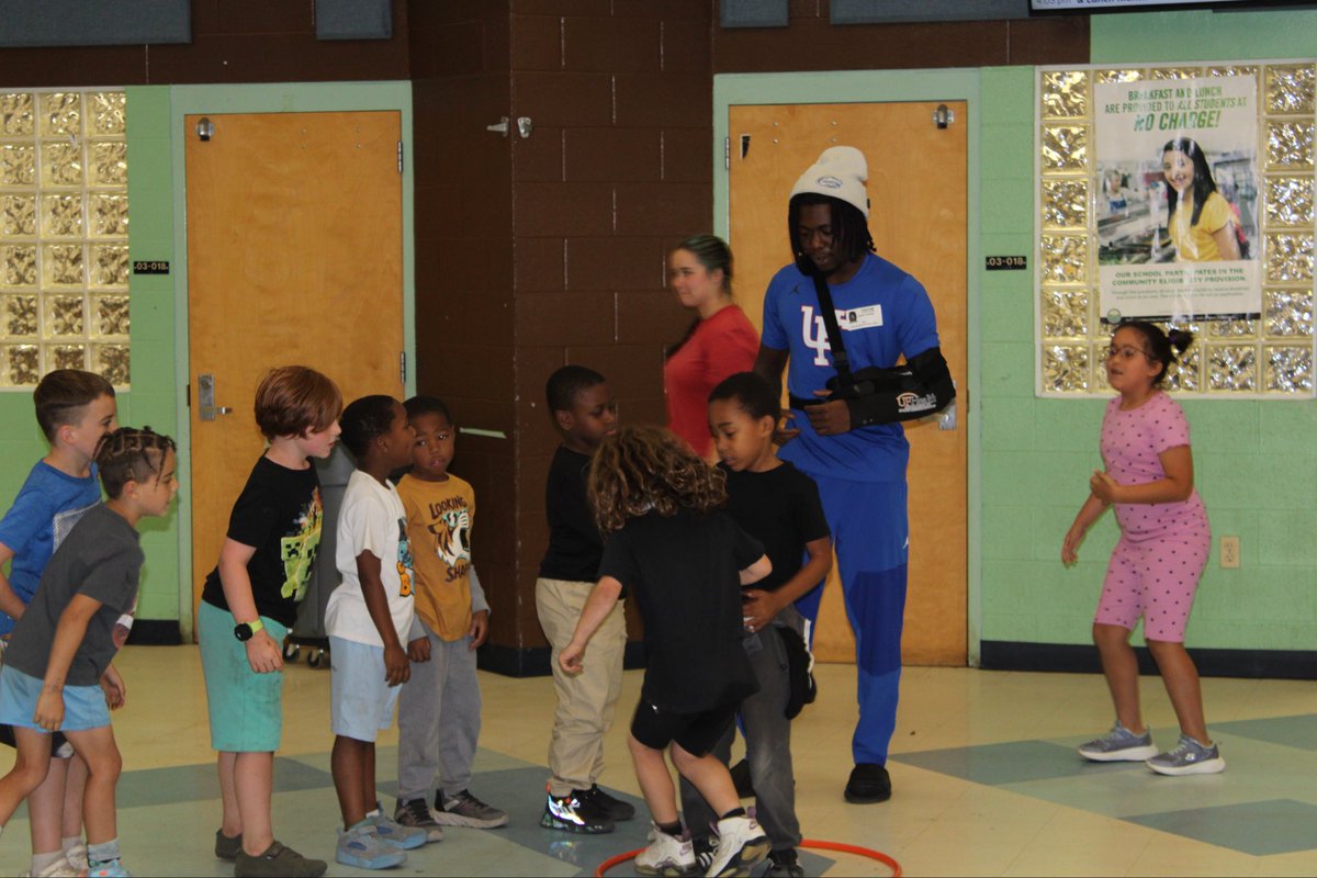 Today was a great day at Glen Springs Elementary! Thank you so much to the Education Foundation for allowing my teammates and me to play Pictionary with the students. To learn more, go to edfoundationac.org and follow @FL_Victorious #FVFoundation.
<a href="/TheEdFoundation/">The Ed Foundation</a>