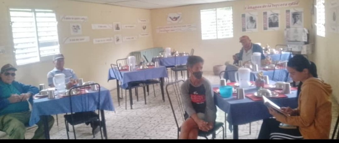 Programaci54621's tweet image. La Biblioteca Pública Municipal de Taguasco realizó en el comedor del Sistema de Atención a la Familia la actividad:&quot; El saber en los abuelos&quot;, con la lectura de poesía humorística de Chanito Isidrón.
#Taguasco 
#CulturaTaguasco 
#BibliotecaMunicipal 
#SanctiSpíritusEnMarcha