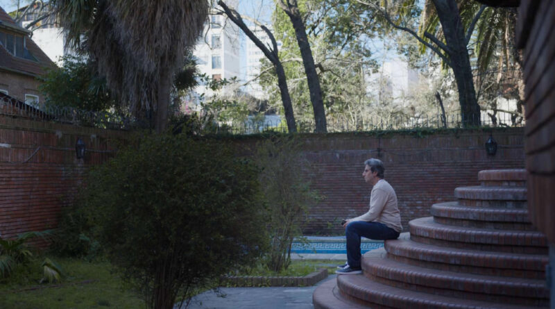 Nos despedimos del @mardelplataff con #LaCasa, película de #GustavoTreviño protagonizada por #DiegoPeretti. Un thriller intenso con toques de comedia negra que funciona muy bien. Nuestracrítica: cinefiloserial.com.ar/40o-mdq-film-f…