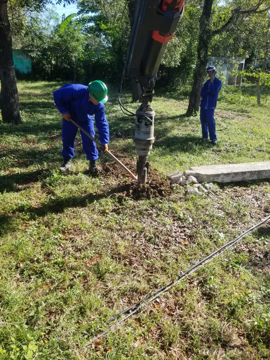 💙🇨🇺 El municipio de Cauto Cristo en la provincia de #Granma fue uno de los más afectados por el #HuracánMelissa, hasta allí llegó la brigada de línea de ETECSA_Cuba Camagüey luego de varios días en otras comunidades de esa región oriental.
📷 Dadiel Olivera chófer de la brigada.