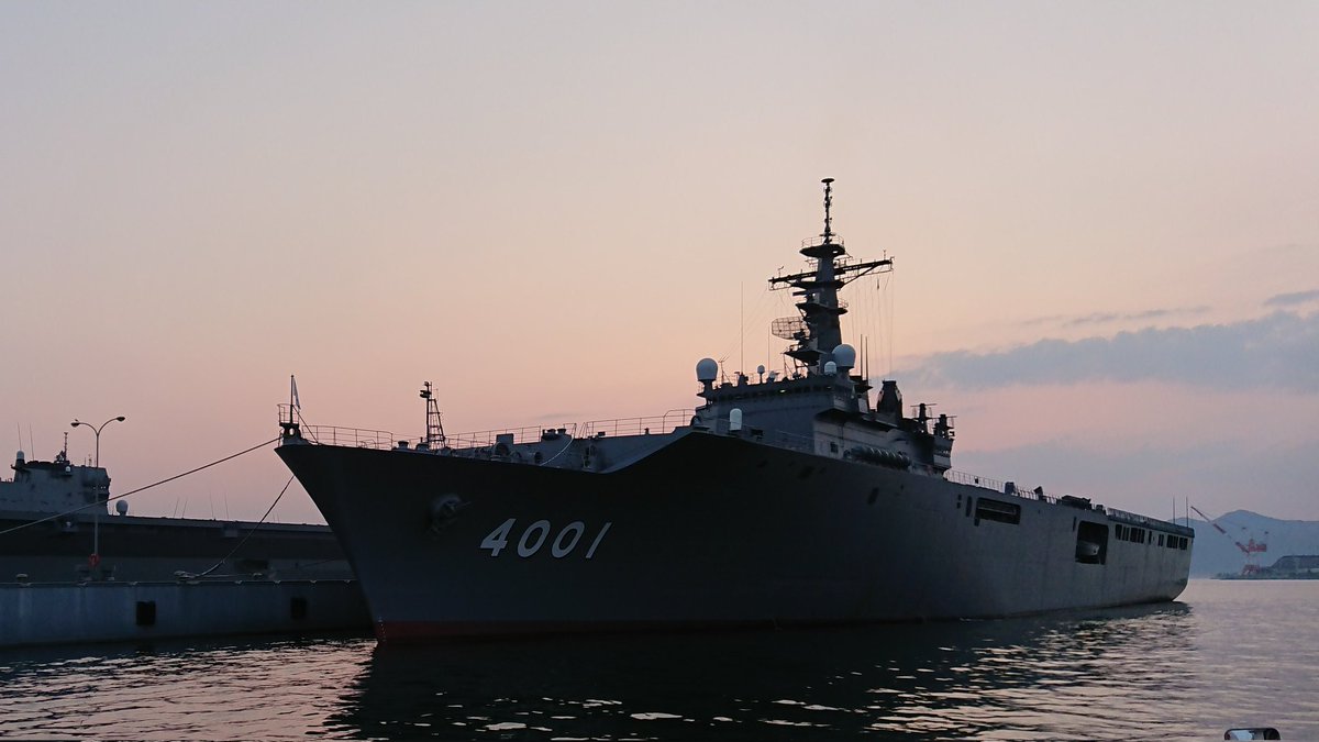 「おはようございます! 火曜日の朝です #海上自衛隊 今日、11月18日は 輸送艦」|銀時＠提督のイラスト