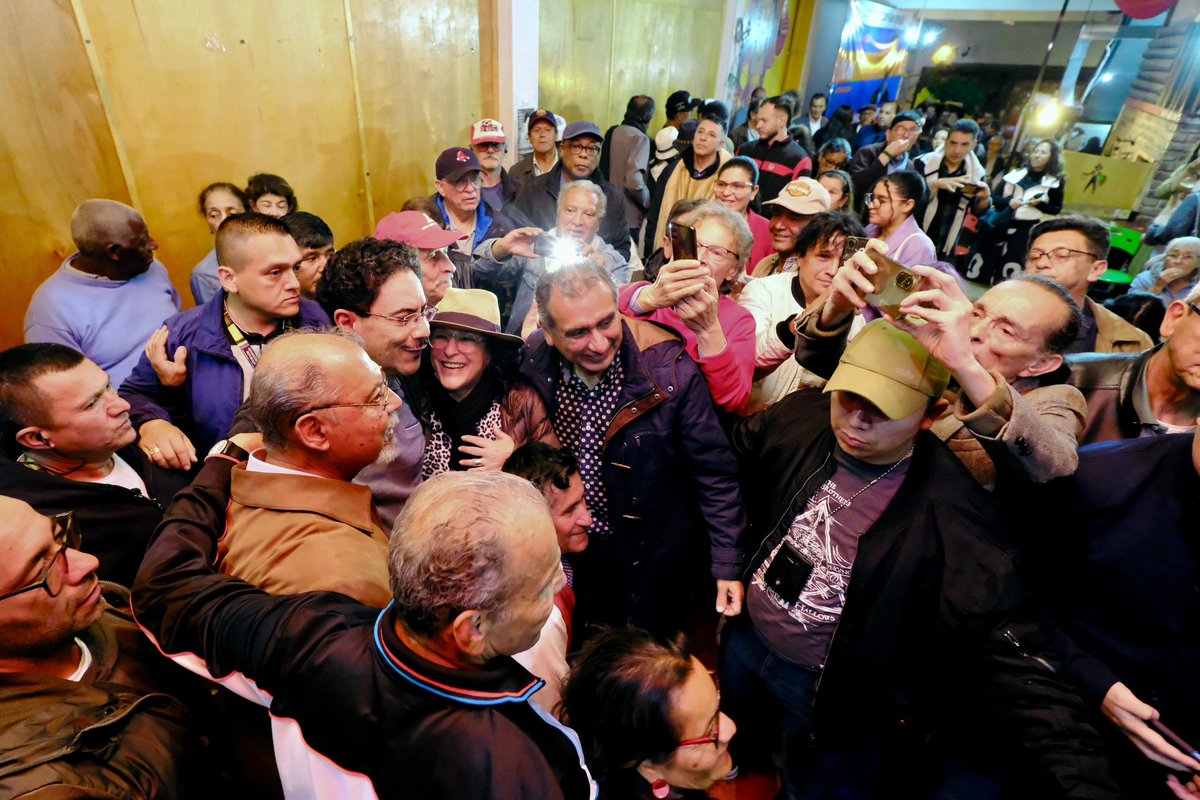 RECIBIENDO EL RESPALDO DE SECTORES LIBERALES 

Sobre la identidad que nos une de reformas sociales, construcción de la paz, y defensa de la democracia, vamos a crear el Frente Amplio con sectores liberales y progresistas:
