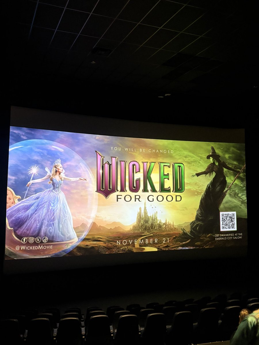 #NowWatching 🎥 

#WickedForGood 🩷🫧

I’m going to cry 😭😭