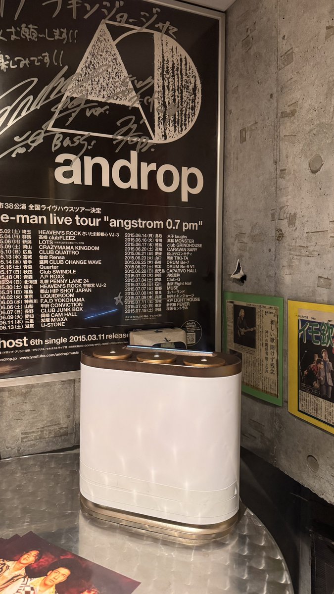 LIBRA_KOBE's tweet image. 【導入実績】ライブハウス #チキンジョージ 様でのライブにて、アロマ空間演出を実施しました。

アーティスト様が選んだオリジナルブレンドを、会場までの導線と会場全体に設置。

五感を刺激し、記憶に残るライブ体験をサポートします！
#ライブ演出 #アロマ空間デザイン #嗅覚マーケティング