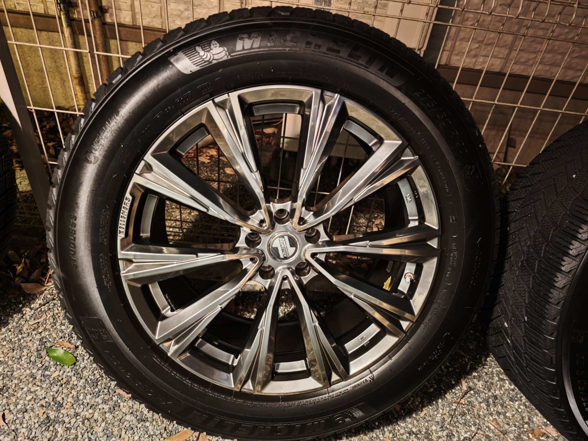 hiro_o4ll's tweet image. 緩募
タイヤホイールセット売る時のおすすめ

iXさんのスタッドレスx4本を売りたいです。
ホイールはBMX X7適合。

kelleners
X-Line
kelleners-sport-japan.com/item/x-line.ht…

Michelin X-ICE Snow SUV
275/50/R20
2022年22週