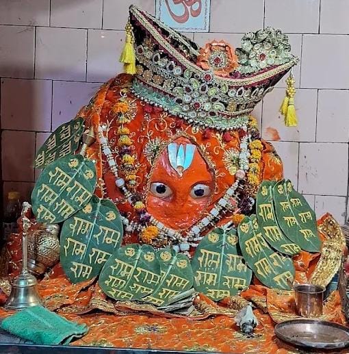 🙏 जय श्री राम 🙏
🌹दिन की शुरुआत प्रभु दर्शन से🌹
श्री धुरकोट हनुमान मंदिर, नयाखेड़ा, टीकमगढ़, MP में विराजमान श्री हनुमान जी महाराज के दिव्य दर्शन। प्रभु की कृपा से आज का दिन शुभ एवं मंगल मय हो। श्री सीतारामजी महाराज सबका कल्याण करे।
🙏सुप्रभात🙏