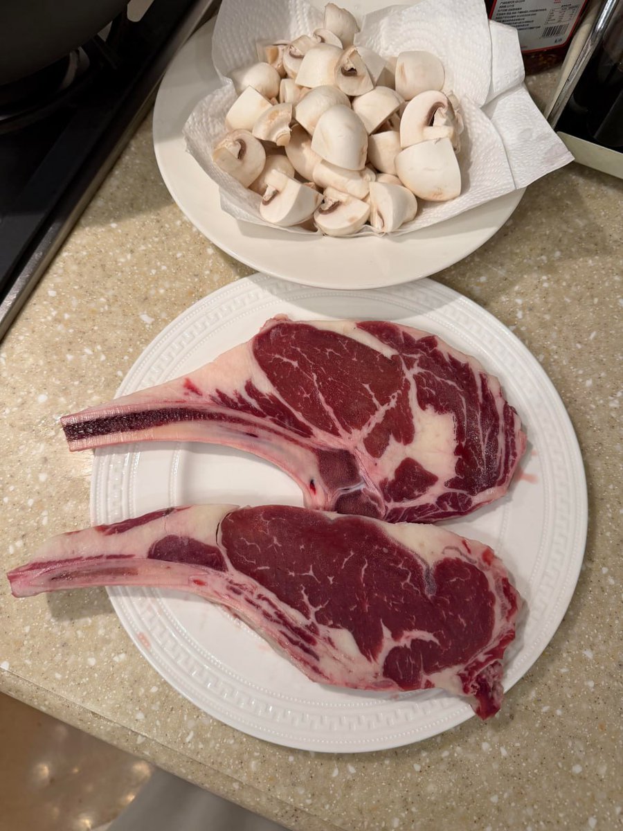 Marianna9923's tweet image. Just cooked up a perfect ribeye steak with sautéed mushrooms! 🍄🥩 The steak is perfectly seared on the outside, juicy on the inside—paired with rich, flavorful mushrooms. There’s nothing like the satisfaction of a steak done right. #SteakLover #HomeCooked #Ribeye #FoodGoals
