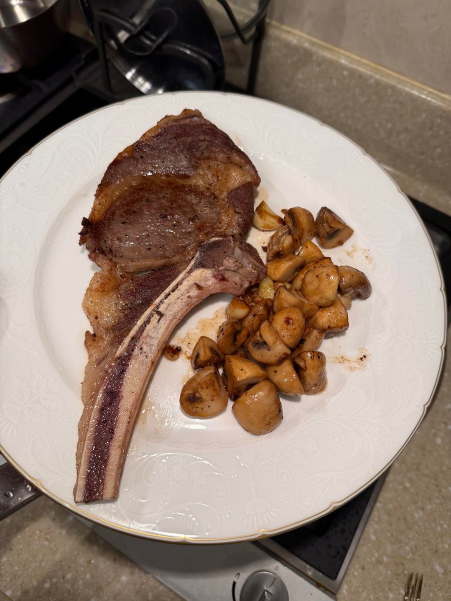 Marianna9923's tweet image. Just cooked up a perfect ribeye steak with sautéed mushrooms! 🍄🥩 The steak is perfectly seared on the outside, juicy on the inside—paired with rich, flavorful mushrooms. There’s nothing like the satisfaction of a steak done right. #SteakLover #HomeCooked #Ribeye #FoodGoals