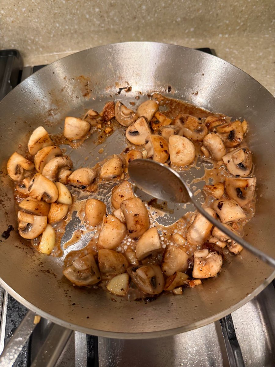 Marianna9923's tweet image. Just cooked up a perfect ribeye steak with sautéed mushrooms! 🍄🥩 The steak is perfectly seared on the outside, juicy on the inside—paired with rich, flavorful mushrooms. There’s nothing like the satisfaction of a steak done right. #SteakLover #HomeCooked #Ribeye #FoodGoals