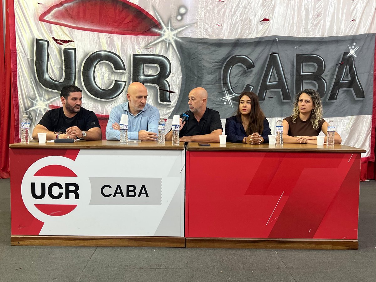 Un partido movilizado y con ganas de trabajar.
Plenario en el comité para analizar la coyuntura política y ordenar las líneas de acción a futuro. Seguimos construyendo.