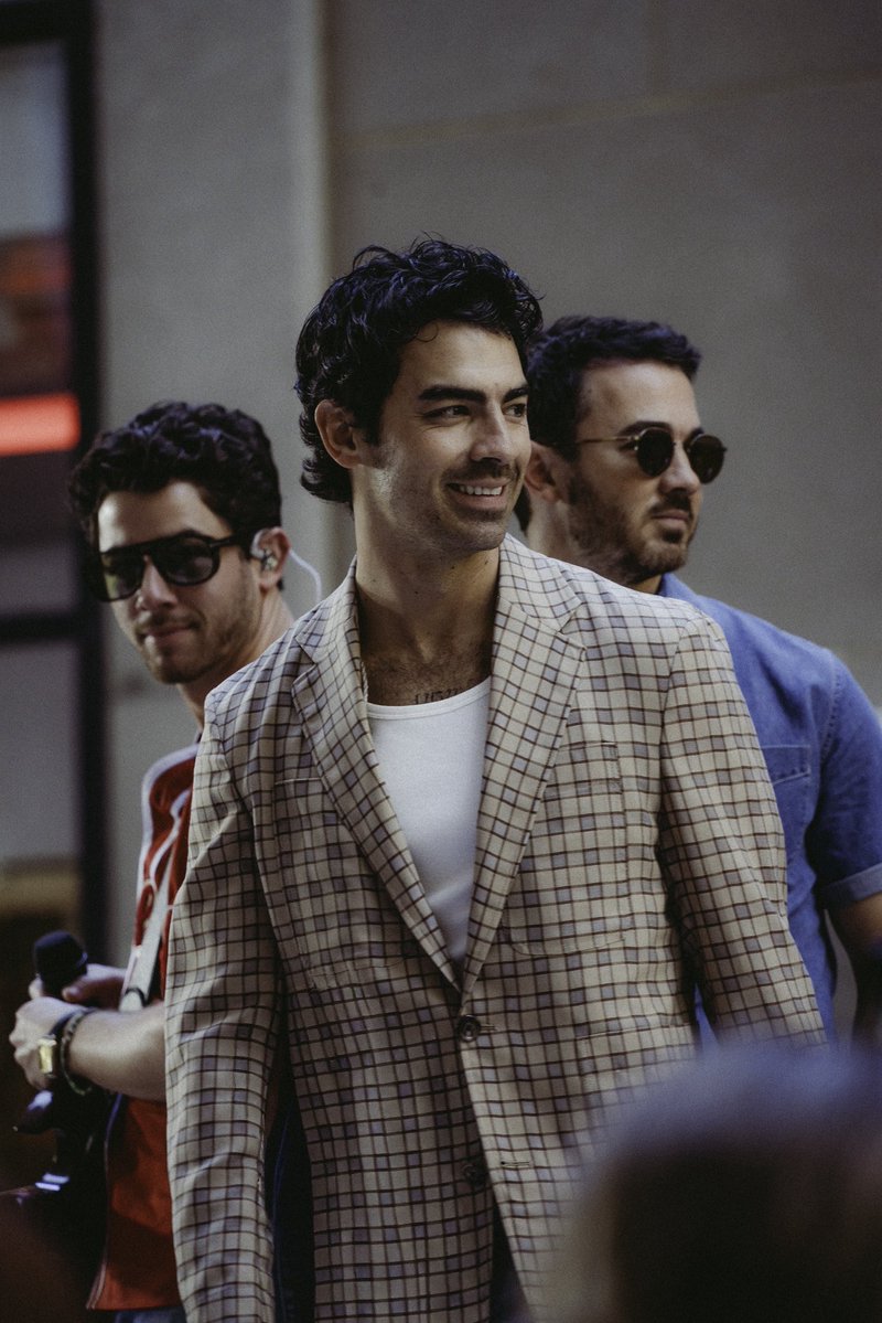 nikkimarieJPG's tweet image. The @jonasbrothers or @5SOS have the opportunity to do the wildest thing before Wednesday and hire me 👀 📸