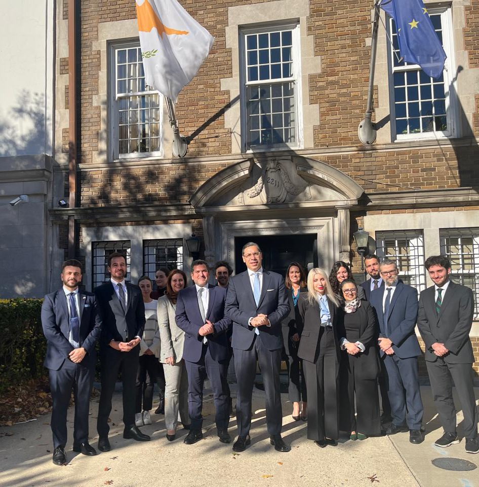 CyprusinUSA's tweet image. At the conclusion of a busy day of contacts in Washington, capped by a very productive bilateral meeting with his 🇺🇸counterpart @SecRubio , at the State Department, Foreign Minister @ckombos joined us for a family photo at our Embassy building.