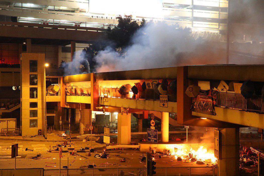 hkdc_us's tweet photo. Six years ago, November was one of the most intense phases of the 2019 #HongKong mass protests: Police laid siege to 2 universities, arrested >1,000 &amp; injured hundreds. The pro-democracy movement won a landslide victory in what would prove to be HK’s last free &amp; fair elections. https://t.co/u5X4z0sVdo