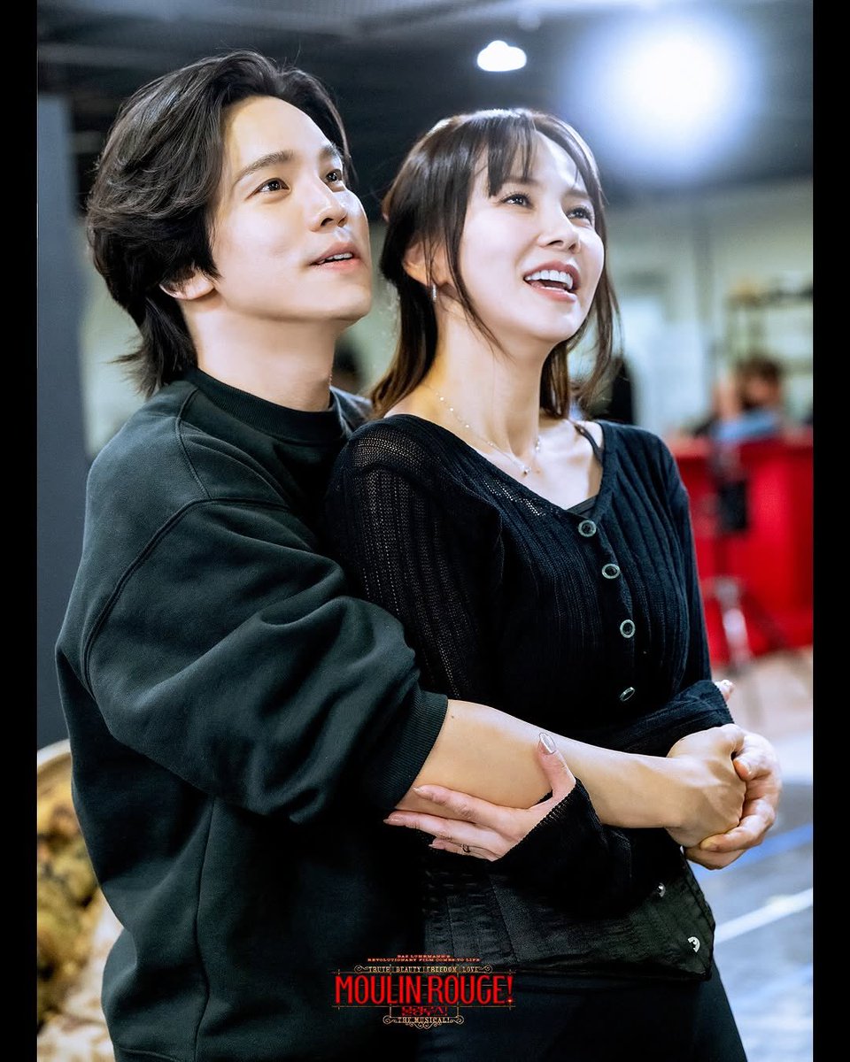 [#홍광호]

#뮤지컬 #물랑루즈 | 연습실 사진 공개 💃🏻

𝗘𝗩𝗘𝗥𝗬𝗕𝗢𝗗𝗬 𝗖𝗔𝗡! 𝗖𝗔𝗡!
열정이 가득한 뮤지컬 <물랑루즈!>
연습실 현장을 공개합니다 ❤️‍🔥

𝐖𝐄𝐋𝐂𝐎𝐌𝐄 𝐓𝐎 𝐌𝐎𝐔𝐋𝐈𝐍 𝐑𝐎𝐔𝐆𝐄! 𝐓𝐇𝐄 𝐌𝐔𝐒𝐈𝐂𝐀𝐋
25.11.27(목) - 26.02.22(일) 
블루스퀘어 신한카드홀