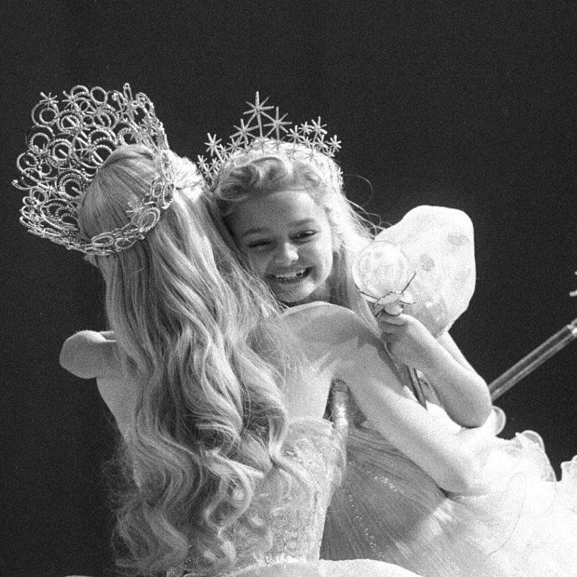 wickedcomfort's tweet image. OUR GLINDAS  🫧🩷