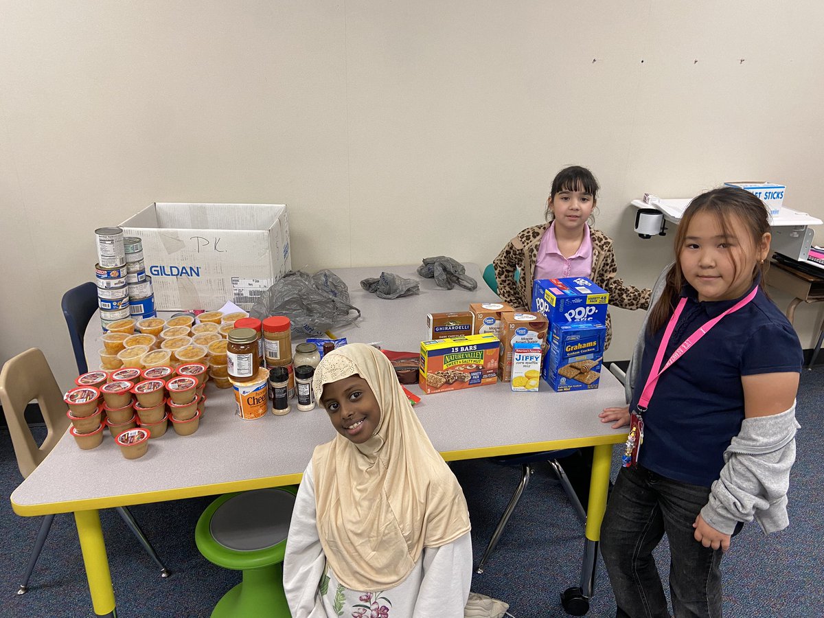 ms_sfruth's tweet image. During our month of gratitude our Emerald girls hosted a food drive and the Petrosky Pirates really showed up! The girls had a great time, making posters, collecting, and sorting all of the donations 🤗 @PetroskyPirates @AliefPASS
