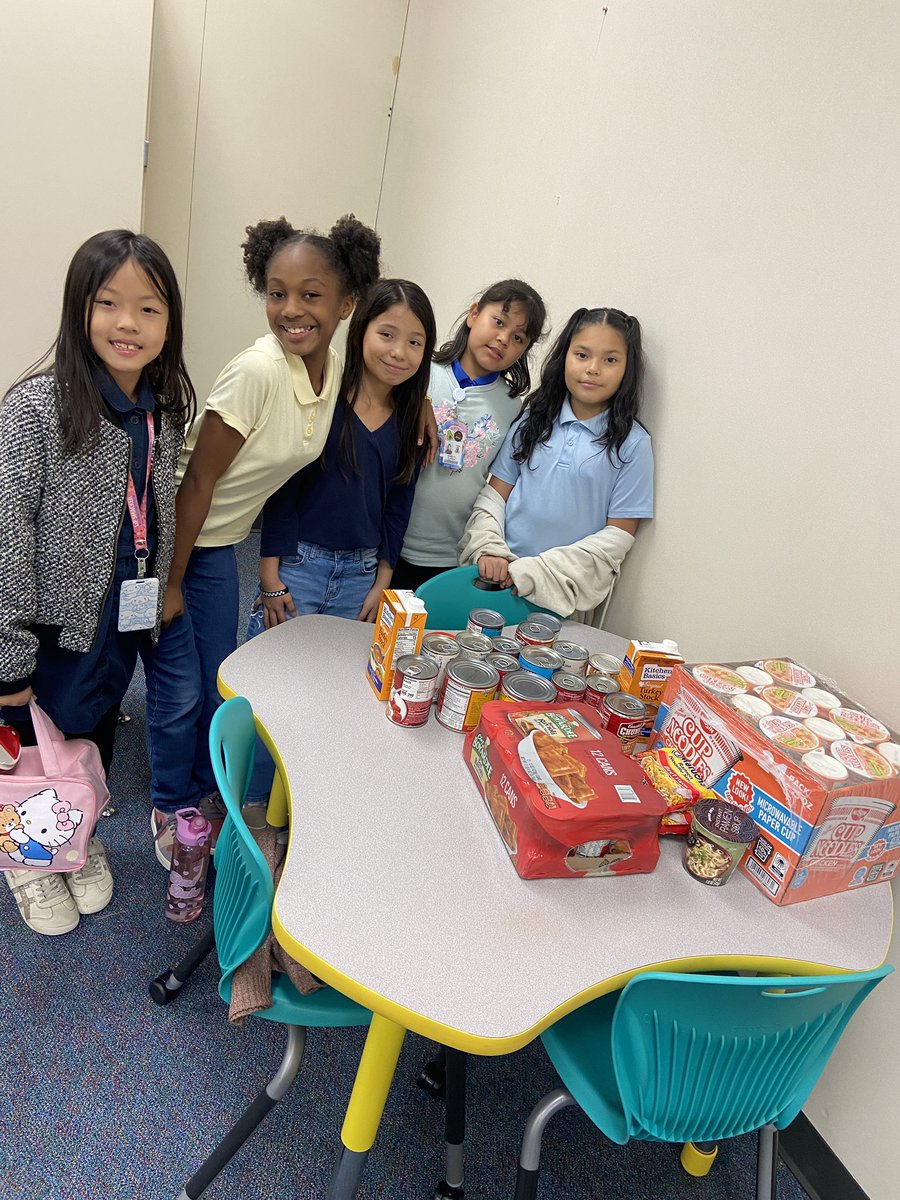 ms_sfruth's tweet image. During our month of gratitude our Emerald girls hosted a food drive and the Petrosky Pirates really showed up! The girls had a great time, making posters, collecting, and sorting all of the donations 🤗 @PetroskyPirates @AliefPASS