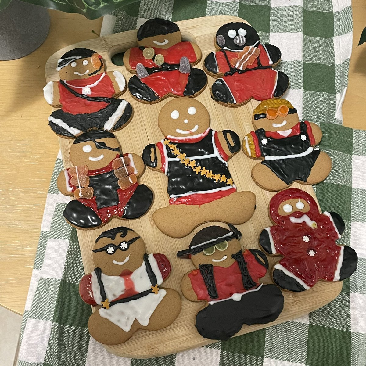 dawnsicles's tweet image. cookie fortress with @evvissu