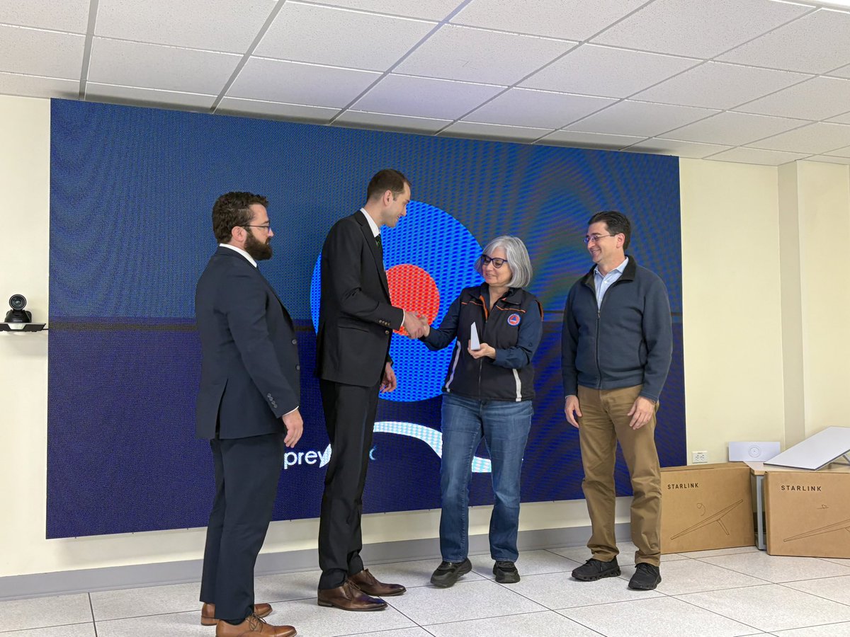 CACIFGuatemala's tweet photo. CACIF and CREEH coordinated with @SpaceX the donation of 56 @Starlink terminals to strengthen the operational capacity of @ConredGuatemala.

The terminals will be positioned in strategic locations to ensure stable, high-speed communication during emergencies. The private sector and government institutions working together for Guatemala. 🇬🇹 

@elonmusk