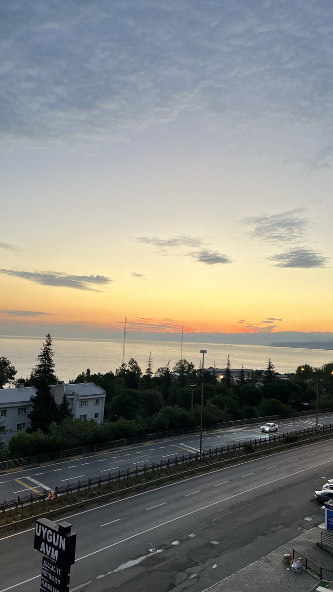 mill21x's tweet photo. أحد الصباحات الجميله ☁️❣️.

#عشوائيات #اقتباسات_سنابيه https://t.co/efID6V3YPs