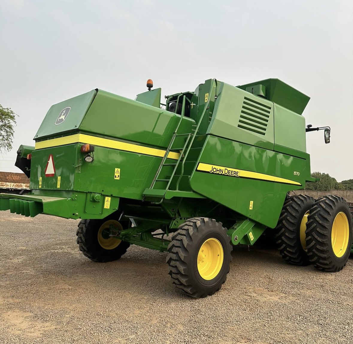gavin_spoor's tweet image. Wish these were offered in the North American market! They even copied the Gleaner unload auger