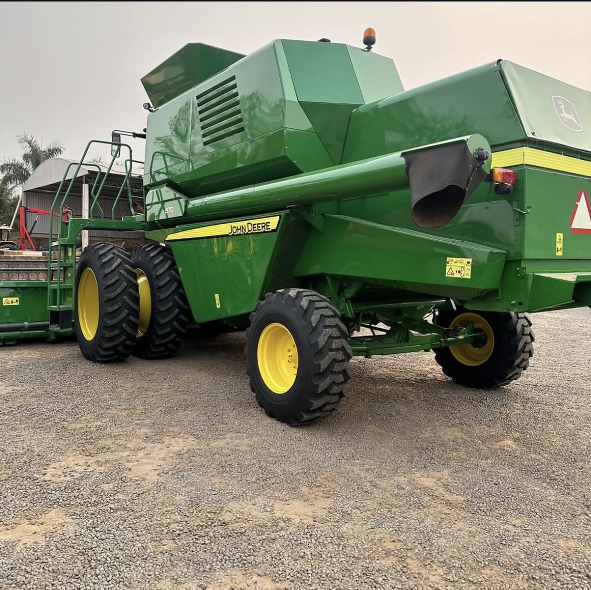 gavin_spoor's tweet image. Wish these were offered in the North American market! They even copied the Gleaner unload auger