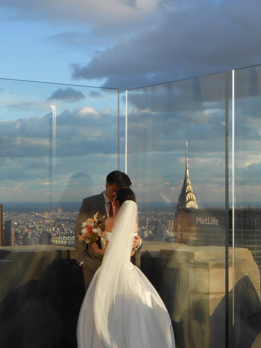 les saqué unas fotos a dos desconocidos en NY con la cámara digital de mi comunión y nada mal