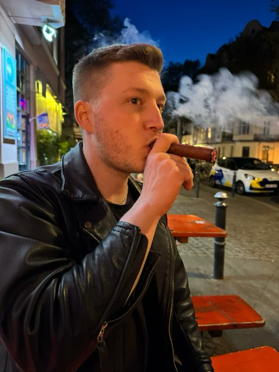 MasterSpence96's tweet image. I just received Cigars via Throne. Good pig, $end more! throne.com/masterspence96 #Wishlist #Throne