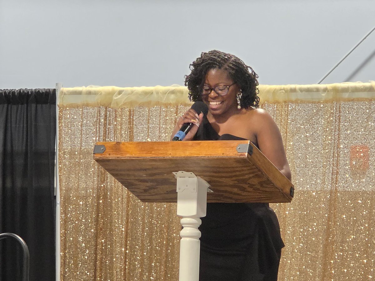 qspencer1085's tweet image. Proud to share how R.O.O.T.S Mentoring continues to uplift, support, and empower our students! 

Community matters. Mentoring Matters🌱💛 #RootedInExcellence #proudAP @jamesablue @71sthighccs