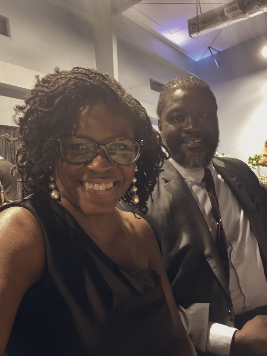 qspencer1085's tweet image. Proud to share how R.O.O.T.S Mentoring continues to uplift, support, and empower our students! 

Community matters. Mentoring Matters🌱💛 #RootedInExcellence #proudAP @jamesablue @71sthighccs