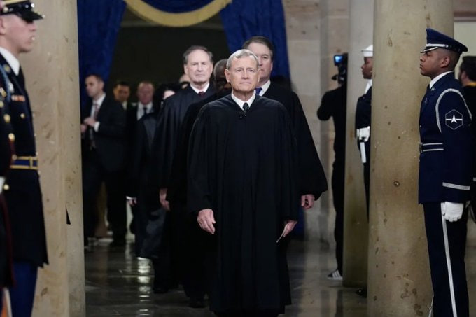 StandUpForTrmp's tweet image. Do you support our Supreme Court giving Donald Trump the power to use Tariffs on ANY country ?

YES or NO?

IF Yes, Give me a THUMBS-UP👍!