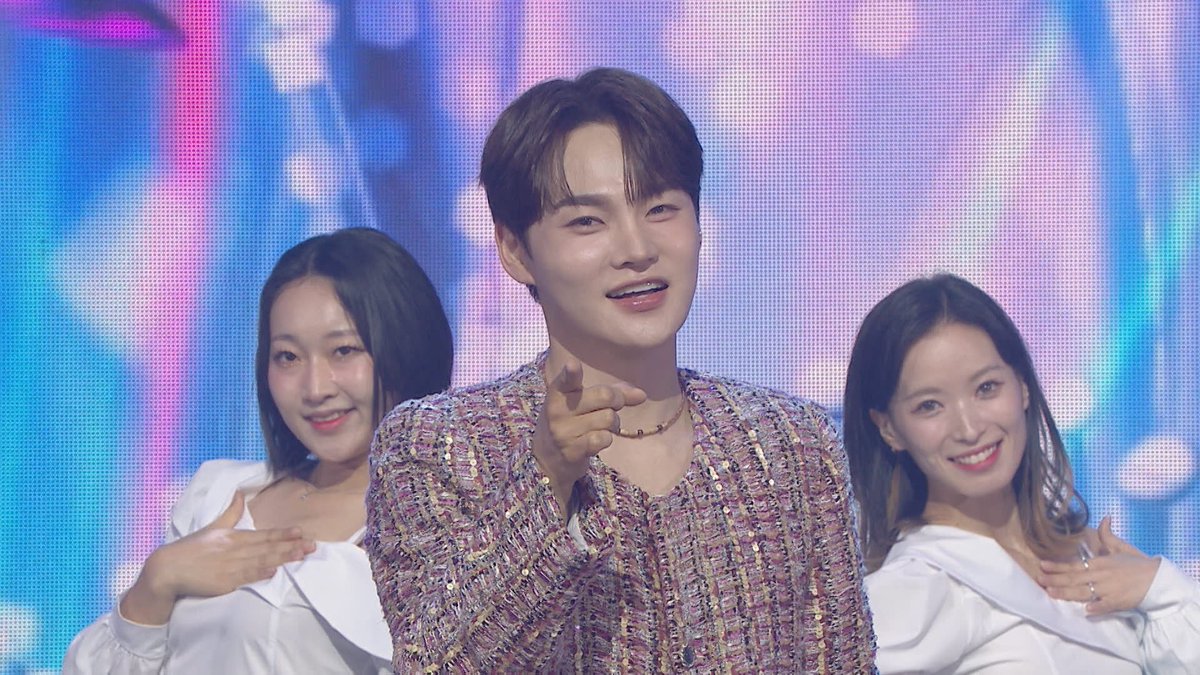imbcenews's tweet photo. 손태진부터 마이진까지…'2025 트롯챔피언 어워즈'로 맞붙어 
#손태진 #SonTaeJin #마이진 #MaIjin #TOP10  
#2025트롯챔피언어워즈 #MBCON #iMBC연예 

’TOP10‘은 총 30명의 후보가 이름을 올린 만큼 각 팬덤의 막강한 화력으로 순위가 계속 뒤바뀌고 있다. 

또한 ’올해의 남자가수‘, ’올해의 여자가수‘ 부문에는 각 1명에게 수여되는 상인 만큼 수상자에 대한 기대감이 더욱 고조되며, 

특히 팬 투표 100%로 최종 결과가 결정되는 ’올해의 라이징‘ 부문은 1위와 2위 간의 격차가 수시로 변하며 치열한 접전을 벌이고 있다.

지난 11월 13일(목) 시작된 ’2025 트롯챔피언 어워즈‘ 팬 투표는 셀럽챔프 앱에서 진행되며, 11월 26일(수) 자정까지 참여할 수 있다. 투표 참여와 각 부문에 관한 자세한 사항은 셀럽챔프 앱에서 확인할 수 있다.

🔗https://t.co/syHiba0prH