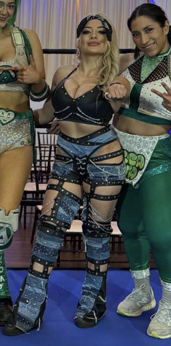 Idk who this is but I hope she wins the ID title 😍